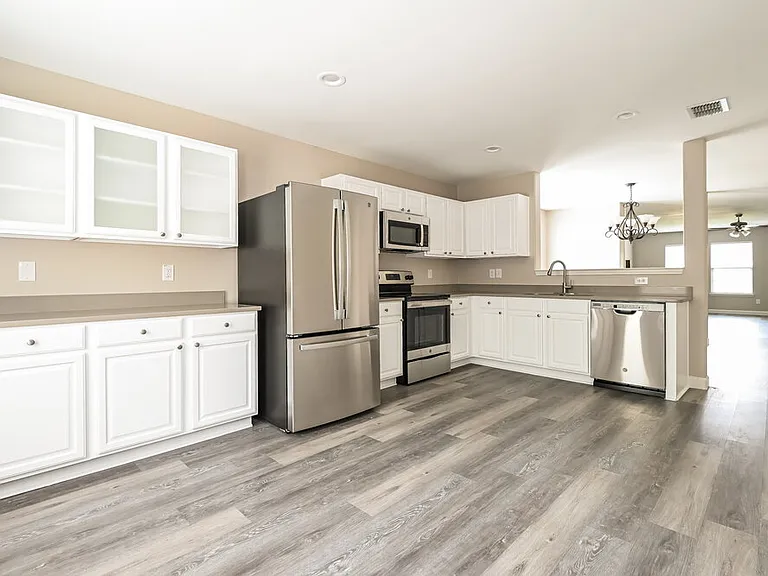 536 Laurel Ln — Photo 6