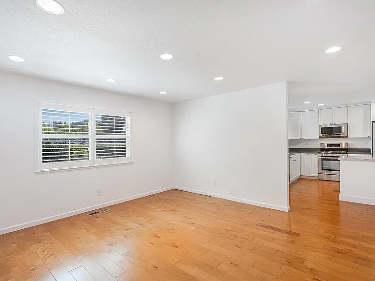 1323 Prentice Dr — Photo 5