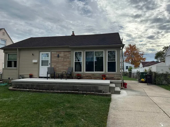 13741 Oakdale St, Southgate, MI 48195