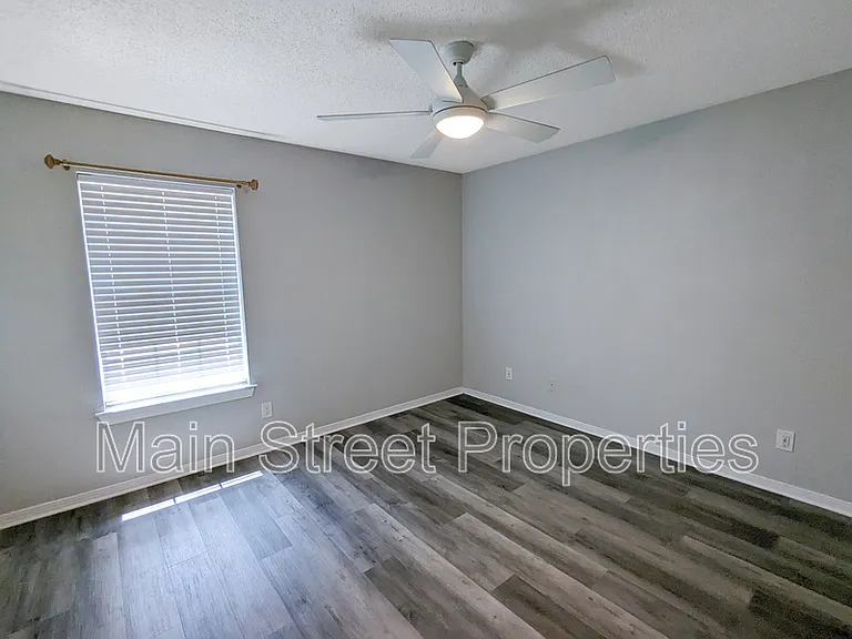 1313 Foxborough Dr — Photo 11