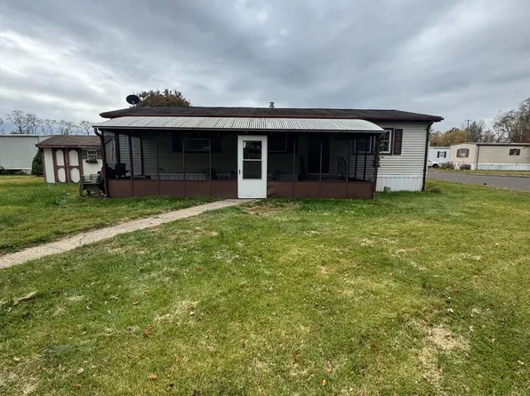 8306 Windsor Dr, Morrisville, PA 19067