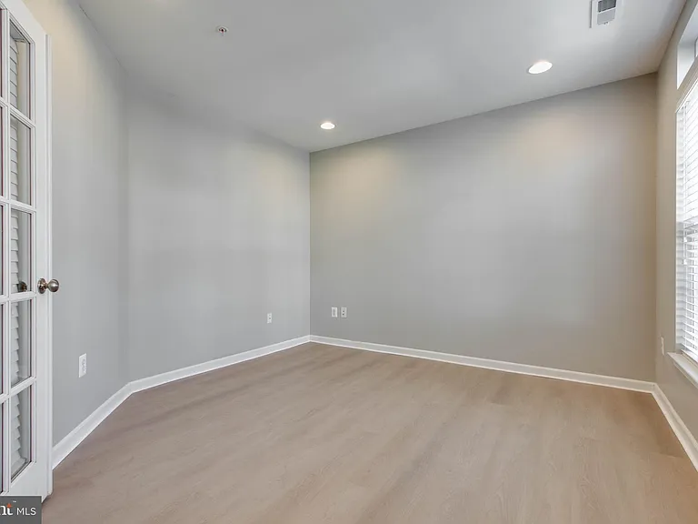 1739 Theale Way — Photo 10