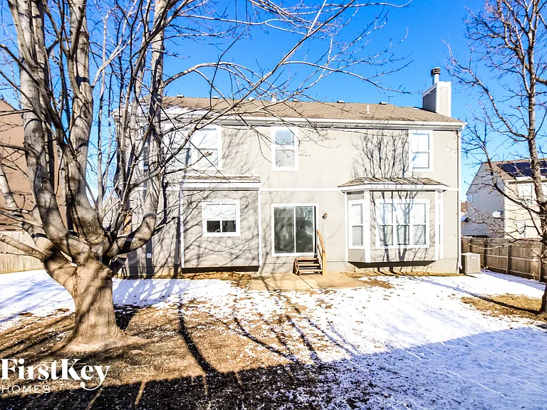 909 NE 93rd Ct — Photo 15