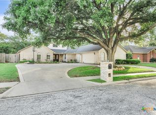 105 Tournament Dr, Victoria, TX 77904
