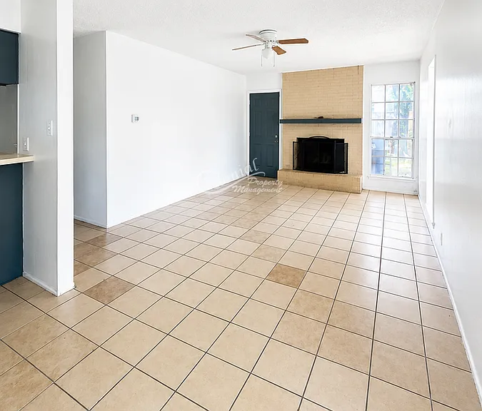 2015 Greenbrook Pkwy #A — Photo 4