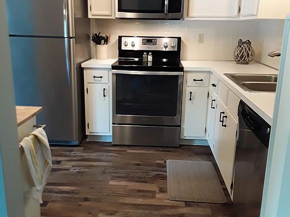 Remodeled Kitchen with New Appliances. / Dinning room is to the left.
