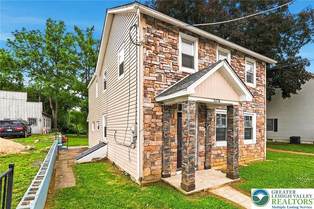 3 bed, 2.5 bath, 1824 sqft, $2,250 — Photo 2