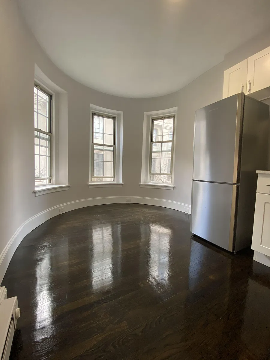 Building Photo - 32 Clearway St #5