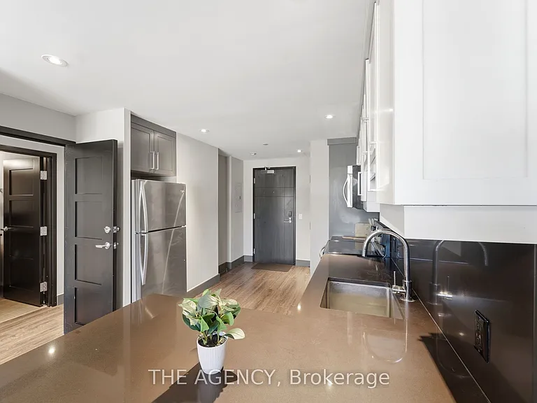 330 Phillip St — Photo 5