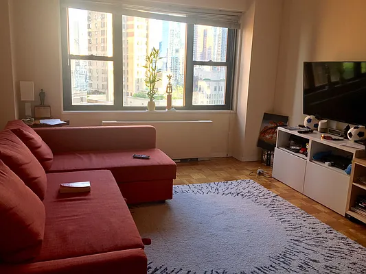 Rented by Anita Loewy, Inc | media 2