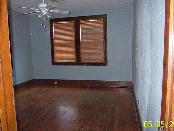 4th image of 103 W 4th St