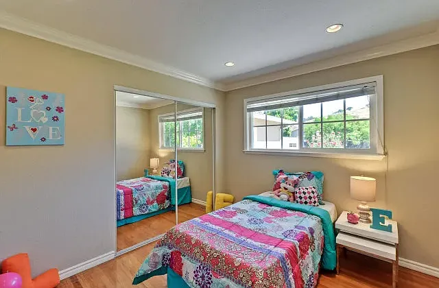 1034 Wallace Dr — Photo 4