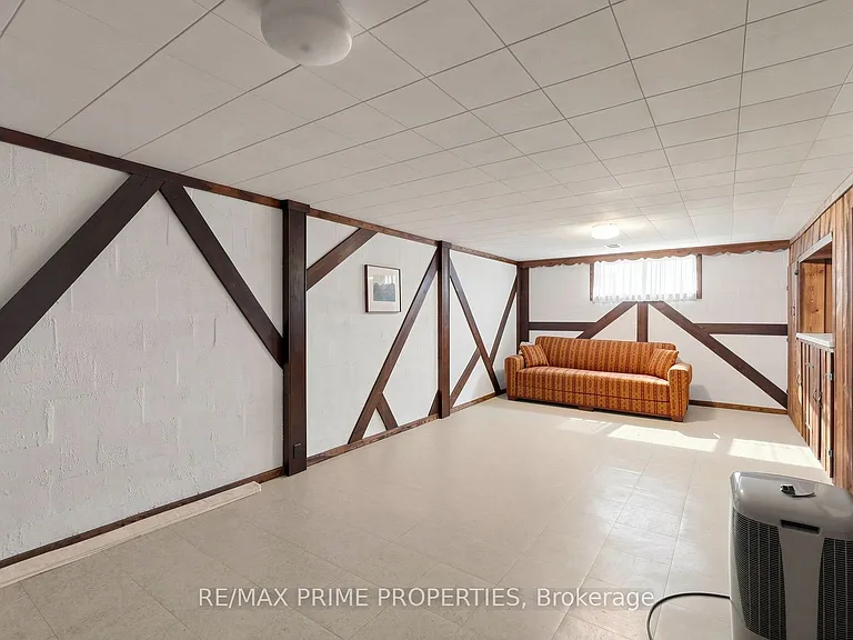 33 Irvington Cres — Photo 25