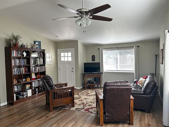 5th image of 621 Joette Dr