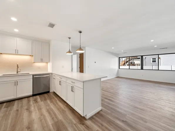 1 Carey Cir APT 112, Revere, MA 02151