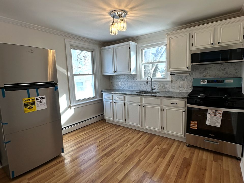 1st image of 114 Norwood Ave Floor 1