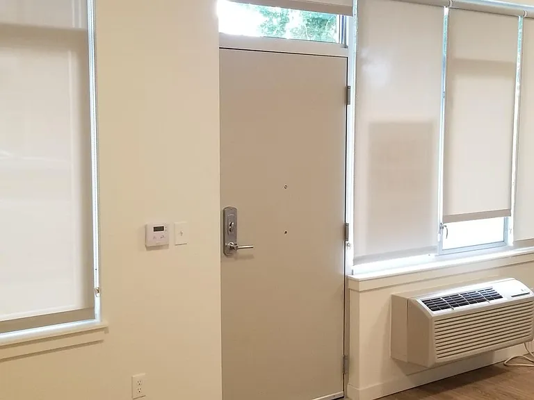 505 Dekum Apartments — Photo 52