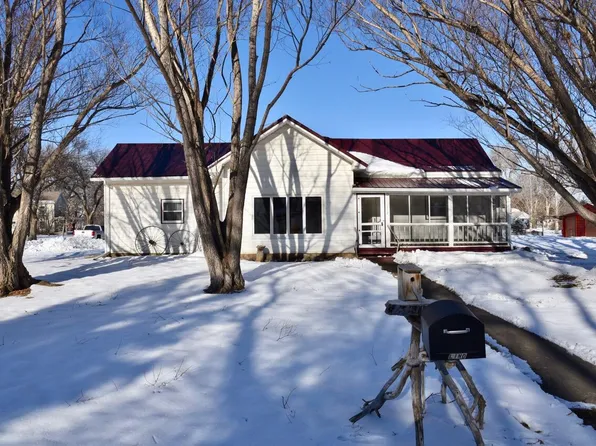 112 W Adams St, Blunt, SD 57522