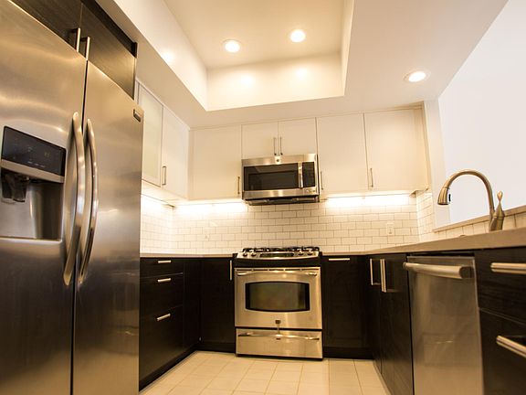 4th image of 1655 Greenfield Ave APT 31