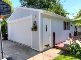 114 Nichols Dr, Saline, MI 48176