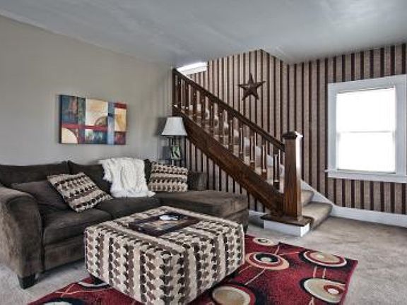 2nd image of 1207 E Jackson Blvd