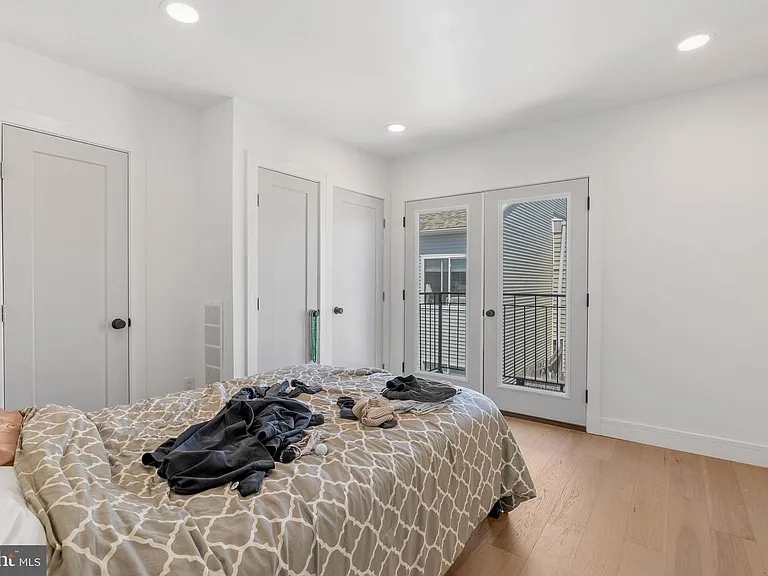 2117 Clymer St — Photo 10