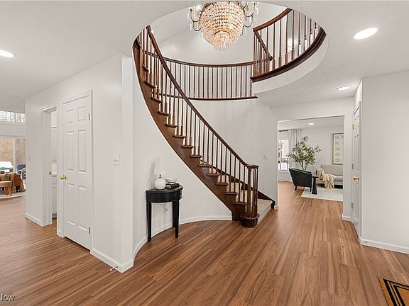 3rd image of 28100 Fairmount Blvd
