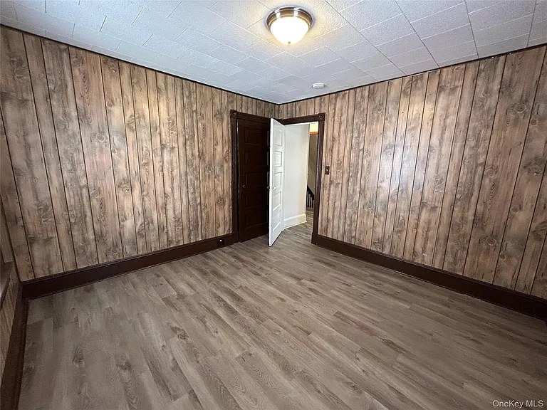 84 Orange Ave — Photo 14