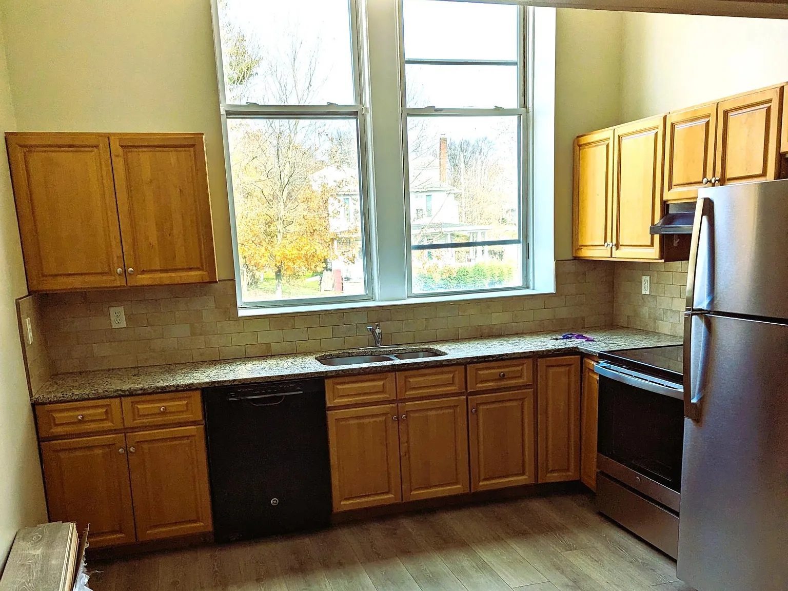New Appliances & New Flooring!
