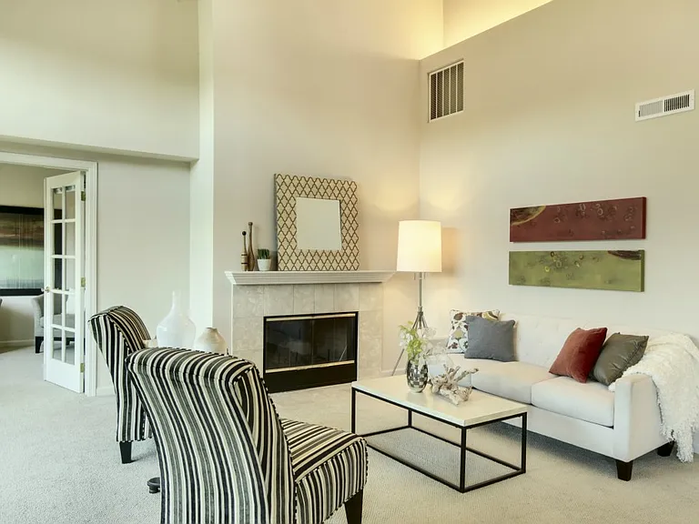11011 NE 12th St #606 — Photo 11