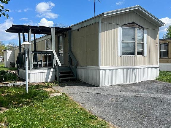 3rd image of 17 Caravan Ct
