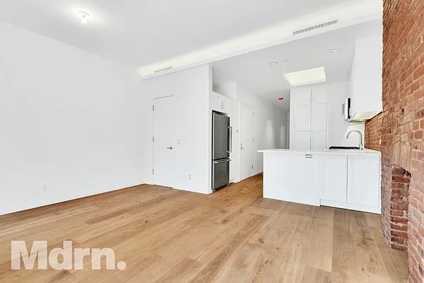 Rented by Mdrn Residential | media 4