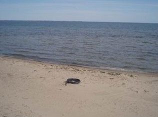 1015 S Bay Dr, Tawas City, MI 48763