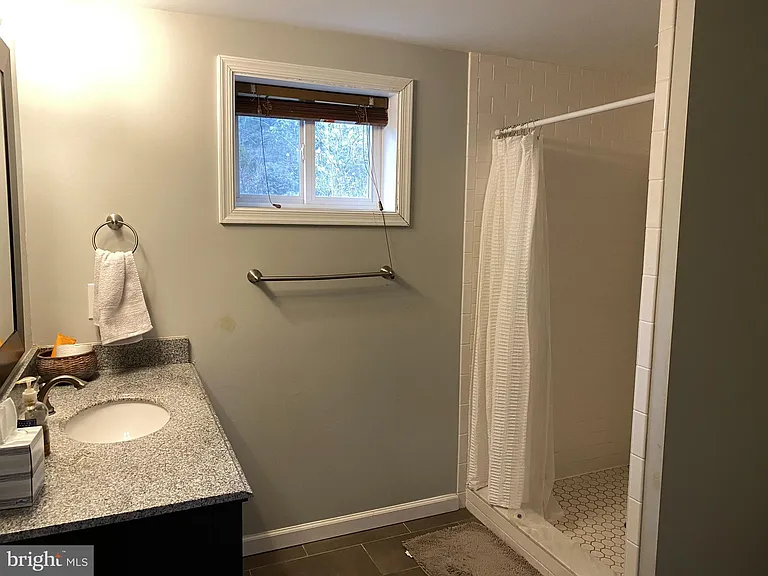 4217 University Dr — Photo 10