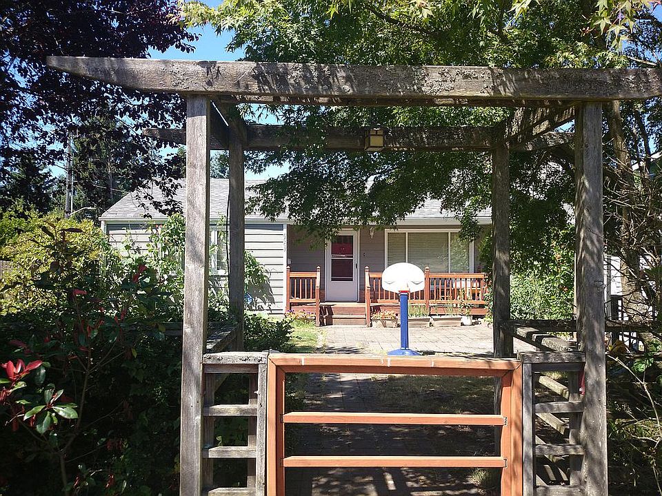 2nd image of 6003 57th Ave NE