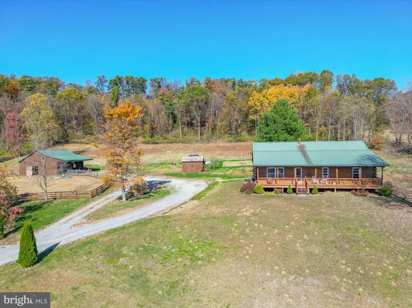 160 Woodpecker Dr, Mount Pleasant Mills, PA 17853