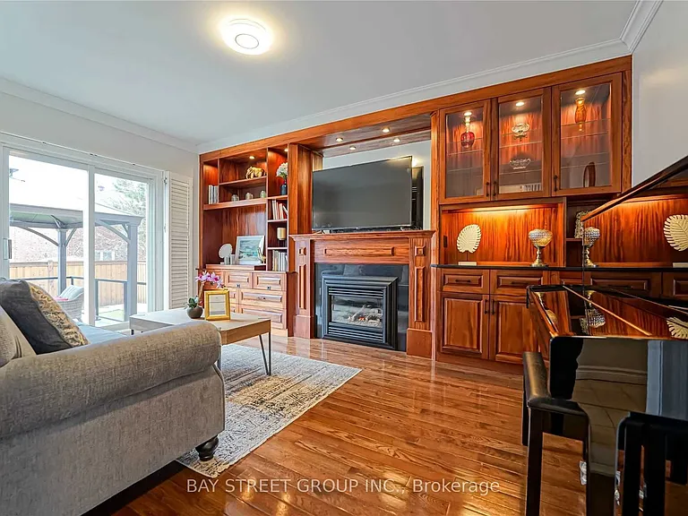 1480 Princeton Cres — Photo 5