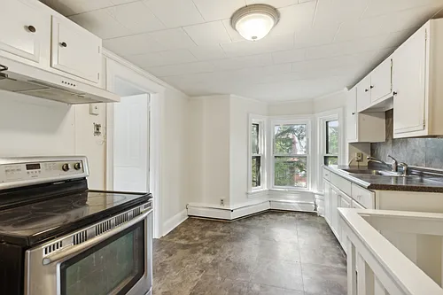 113 King St Photo 1