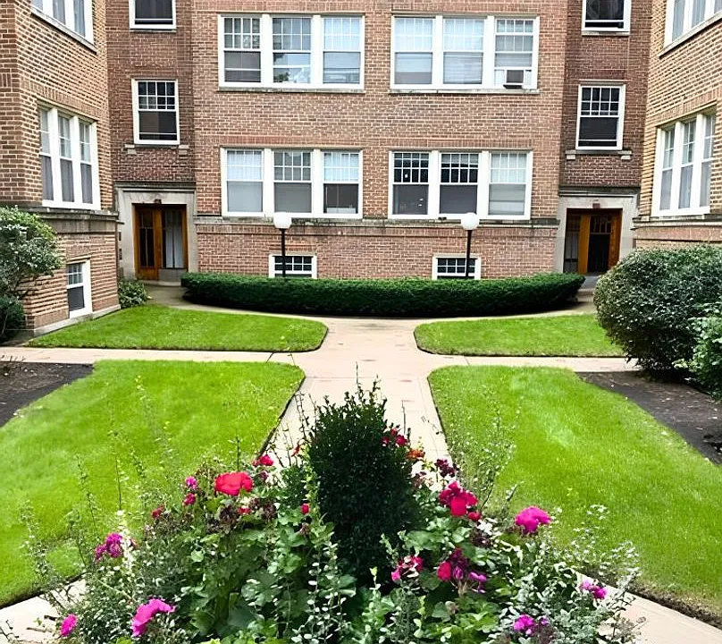5648 N Ridge Ave #2W