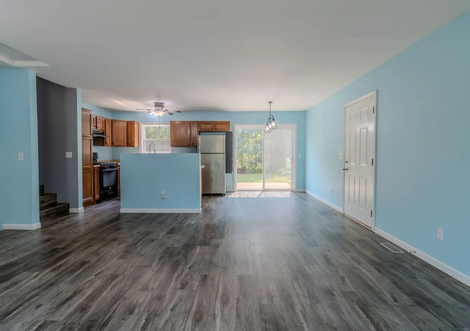 Modern Charm on 1.25 Acres — Photo 2