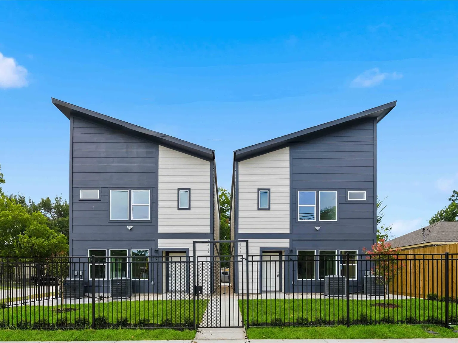 2 bed, 2.5 bath, 1052 sqft, $1,750 — Photo 2