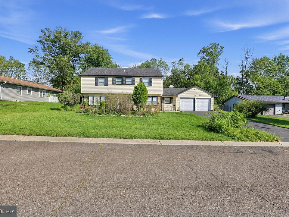 1st image of 25 Traynor Ln