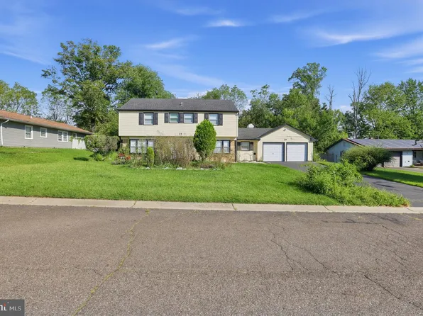 25 Traynor Ln, Willingboro, NJ 08046