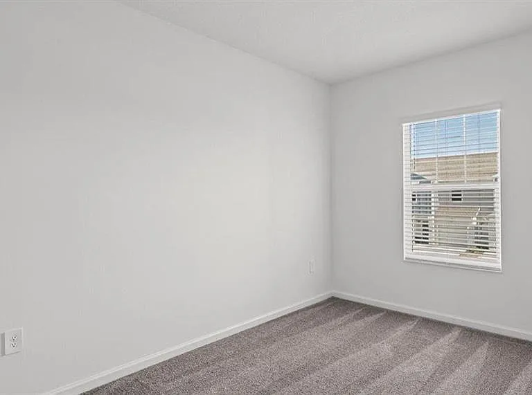 3302 Laurent Loop — Photo 9