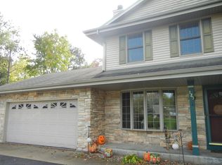 120 Hilly Oak Dr, Delafield, WI 53018