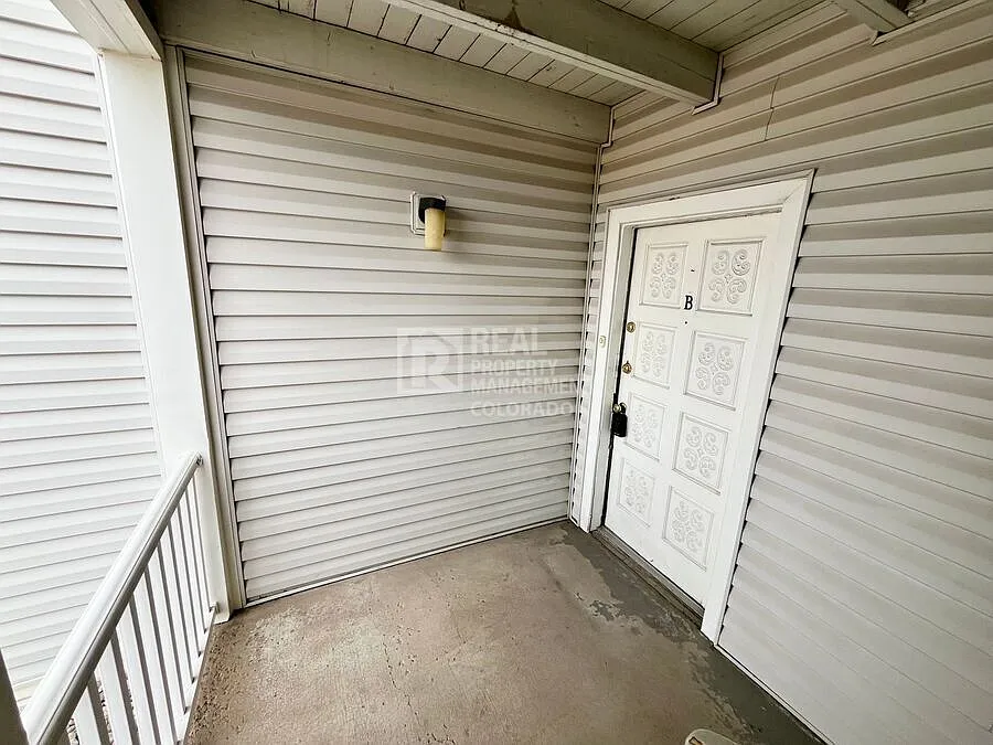 Building Photo - 3305 S Monaco Pkwy #B