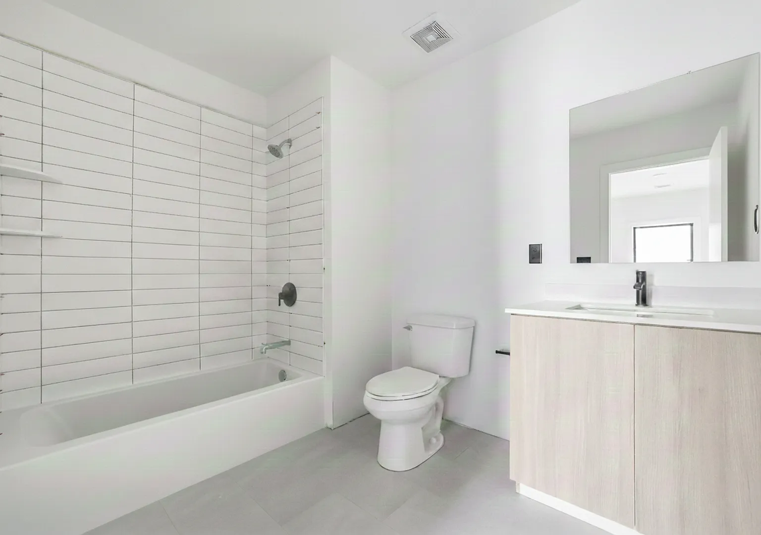 No Brokers Fee, New Construction, In-Unit Washer and Dryer, Central Heat/AC — Photo 4