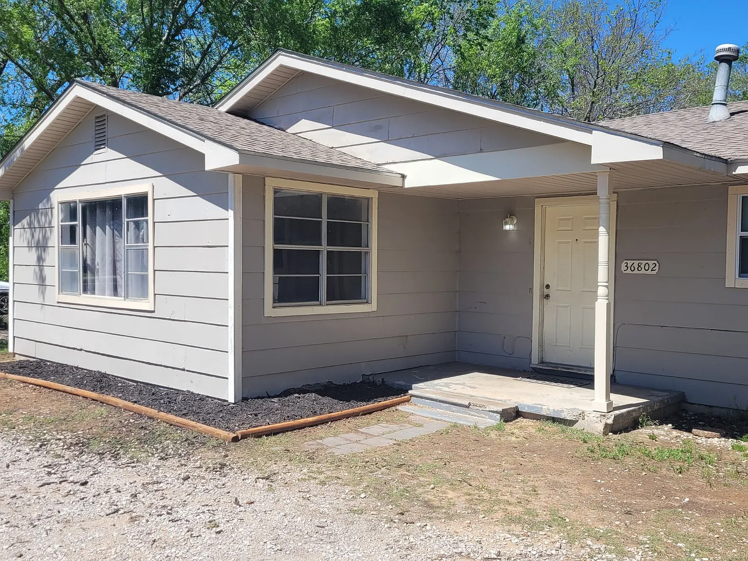 3 bed, 1.5 bath, 1628 sqft, $1,675 — Photo 2