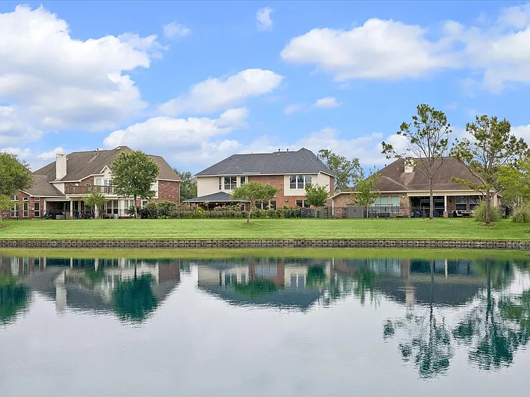 1125 Shady Knoll Ln — Photo 3