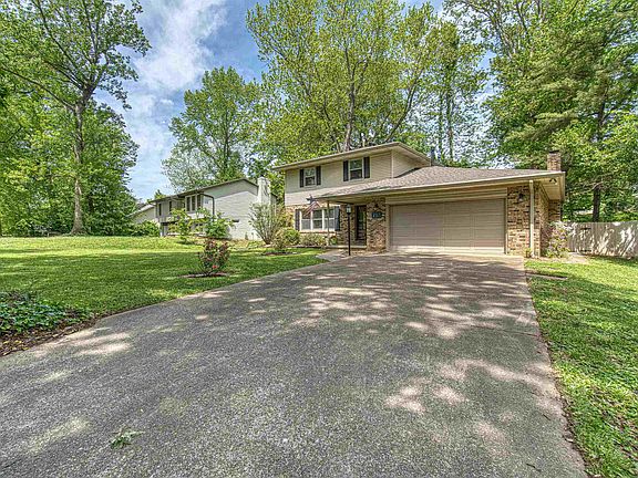 3rd image of 717 Forest Park Dr